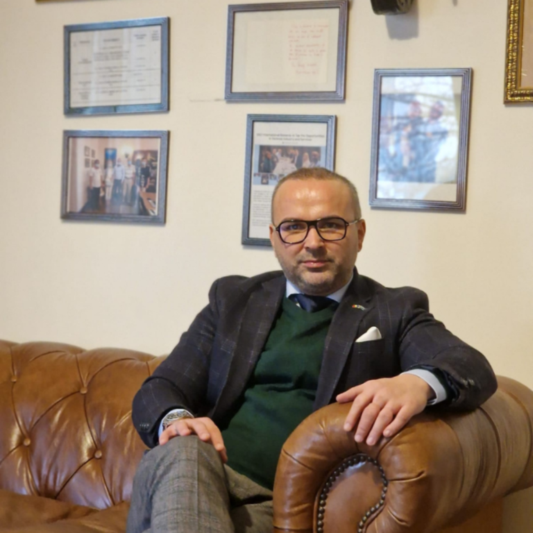 Transformarea Afacerilor Locale prin Steaguri Direcționale – Viziunea lui Eduard Petrescu, CEO PublicitateOOH.ro