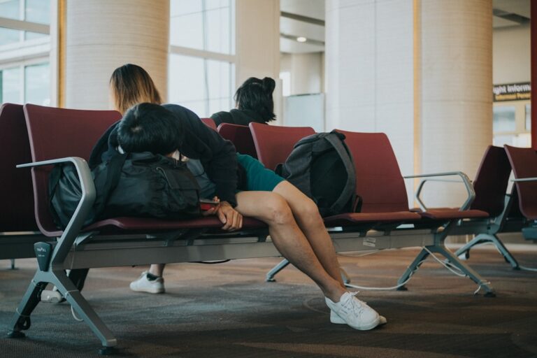 Cum să te adaptezi la fusul orar diferit în călătorii