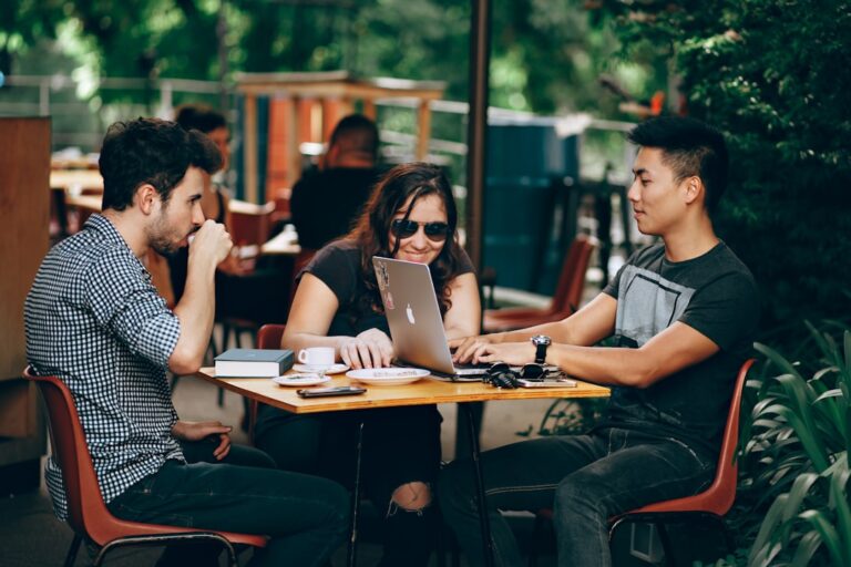 Top 5 tehnici de comunicare eficientă în relațiile interpersonale