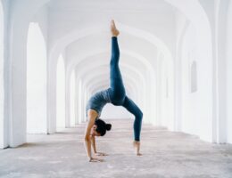 Photo Ghidul complet pentru începători în yoga: beneficiile și pozițiile de bază