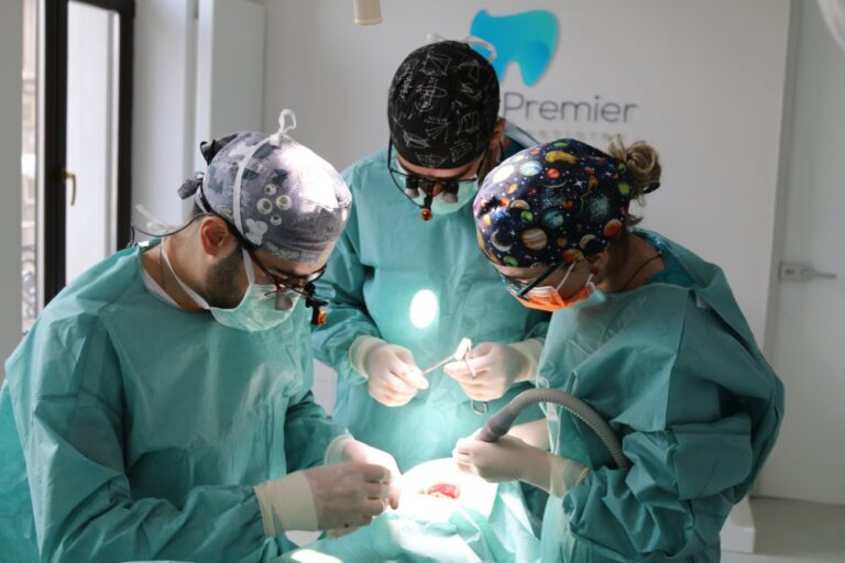 De ce să optezi pentru un implant dentar pentru o dantură perfectă – vezi mai multe aici