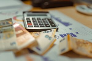 Cum să îți gestionezi bugetul lunar folosind regula cincizeci treizeci douăzeci