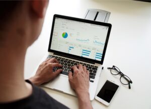 Planificare Financiară Personală pentru Tineri Adulți: Ghid Complet